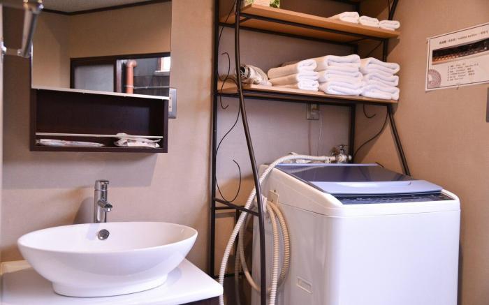 Guesthouse Shiori, free wifi, 0.5mi from Kyoto St.