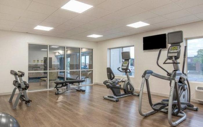 Holiday Inn Express & Suites Chicago West - St Charles