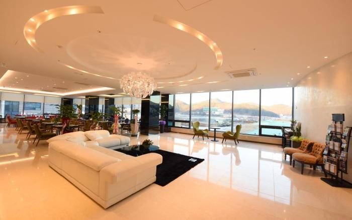 Geoje Artnouveau Suite Hotel