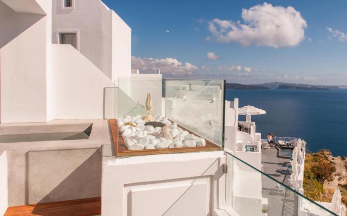 Armeni Village Rooms & Suites