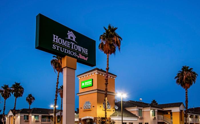 HomeTowne Studios Phoenix - Black Canyon Highway