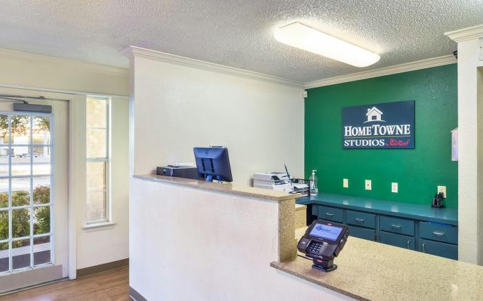 HomeTowne Studios Dallas - North Addison/ Tollway