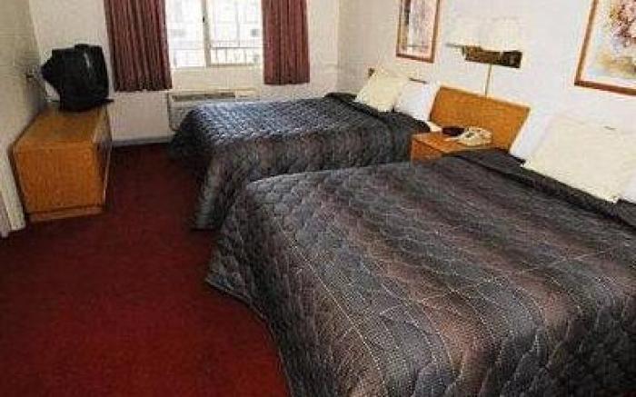 MorningGlory Inn & Suites