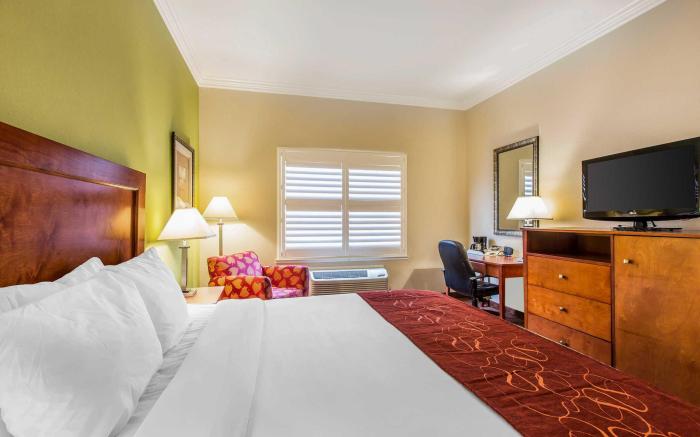 Comfort Suites Fresno River Park