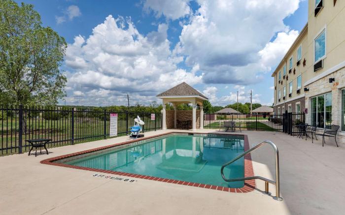 Comfort Inn & Suites Gatesville near Fort Cavazos