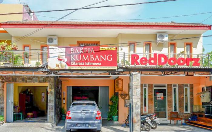 RedDoorz near XT Square 3