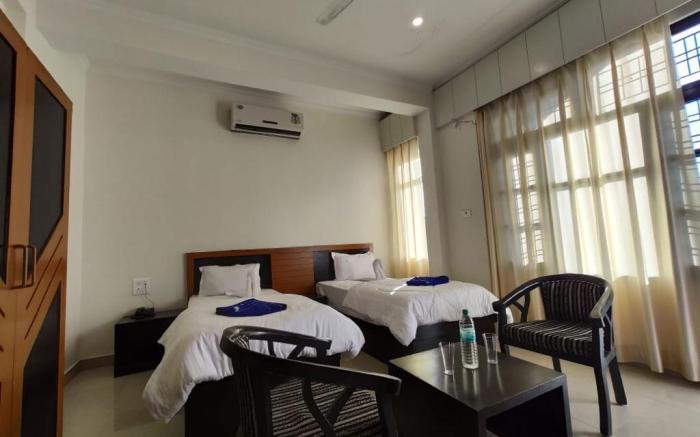 Hotel Laxman Jhula Regency