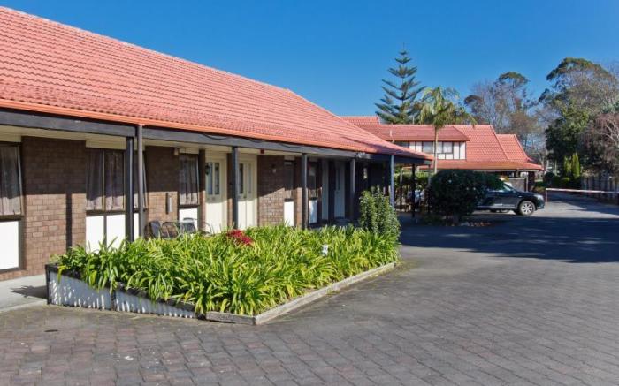 Airport Manor Inn