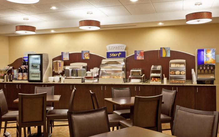 Holiday Inn Express & Suites Malone By IHG