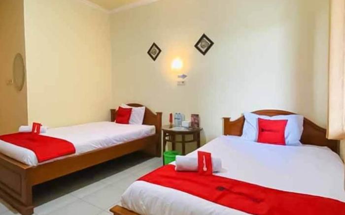 RedDoorz Syariah near T1 Juanda Airport 2