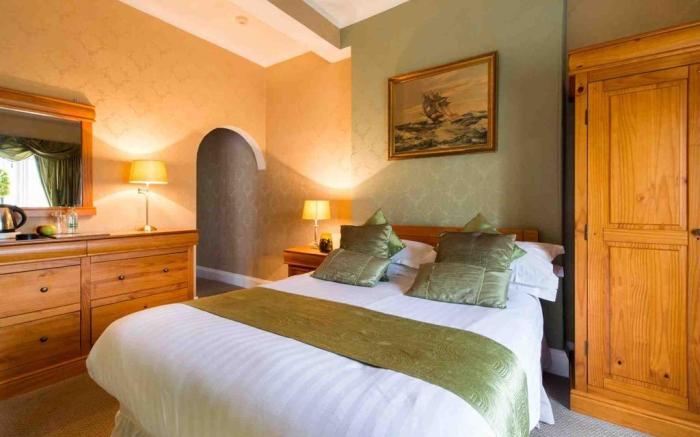 Maenan Abbey Hotel
