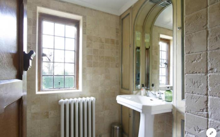 Harlington Manor