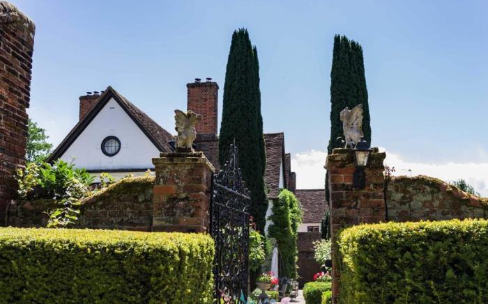 Harlington Manor