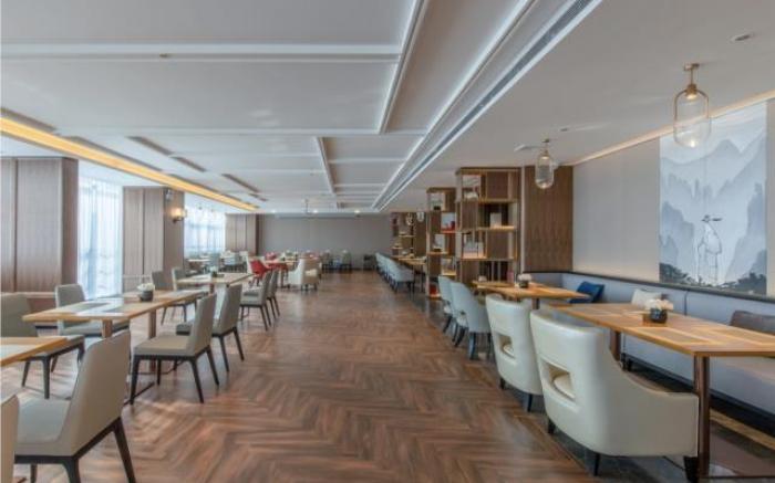 Echeng Hotel Nanning Huqiu Metro Station