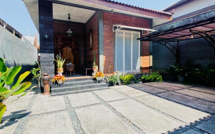 Thon’s House Near Malang City Station