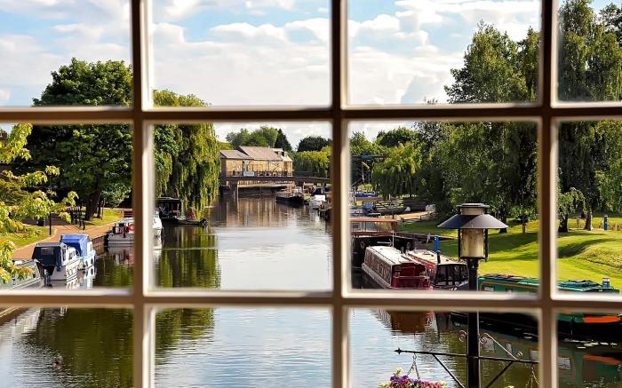 Riverside Inn