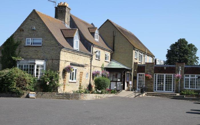 Pike & Eel Hotel and Marina
