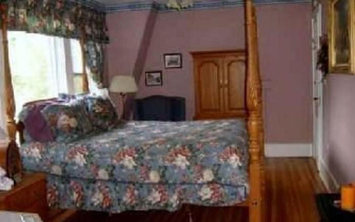Brookview Manor Inn