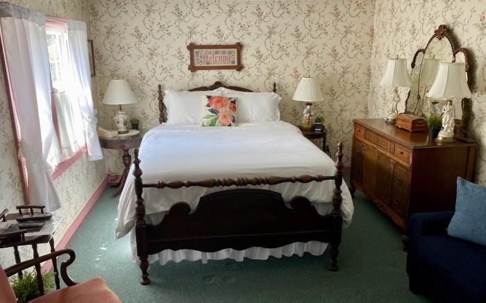 Family Farmhouse Inn