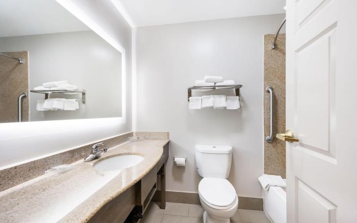 Red Roof PLUS+ & Suites Birmingham – Bessemer