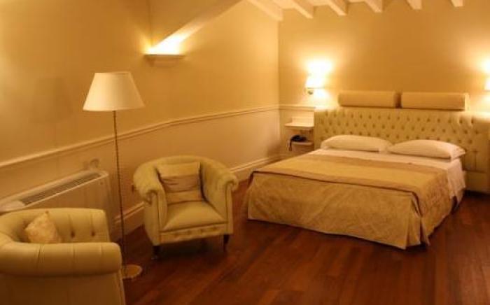 Suite Hotel Santa Chiara