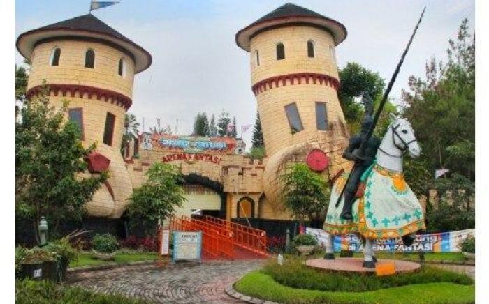 The Osaka House Villa Kota Bunga by Citrus House