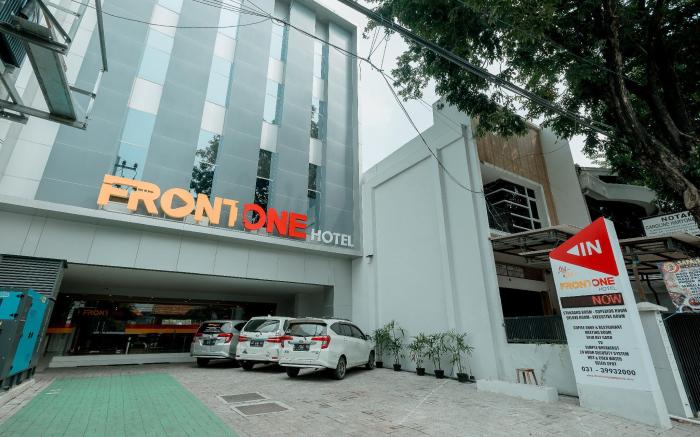 Front One Hotel Gresik
