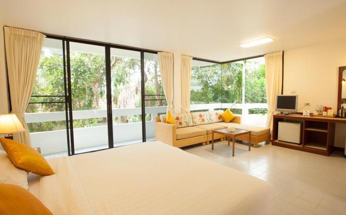 Nern Chalet Beachfront Hotel