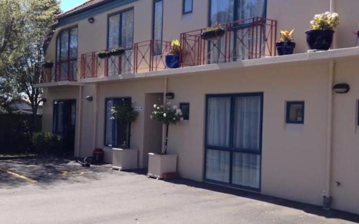 Bush Inn Court Motel