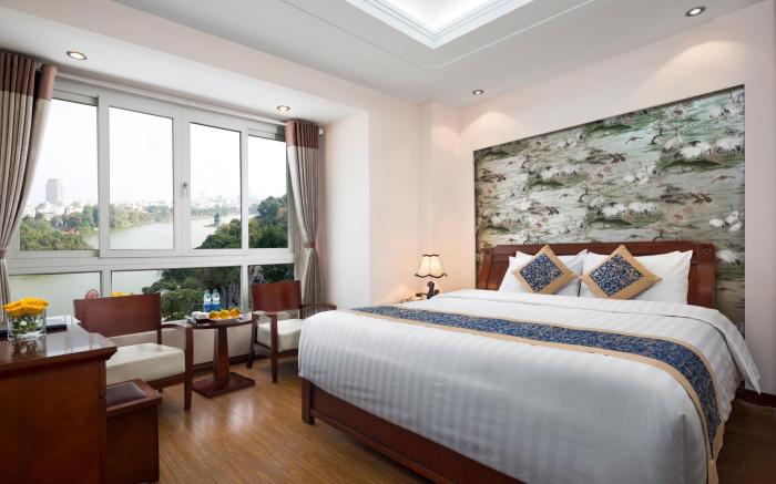 Lakeside Palace Hotel