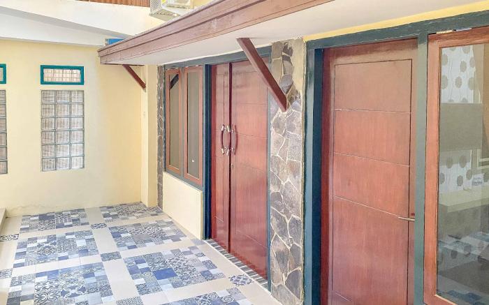 Tini's Guest House Malang Mitra RedDoorz