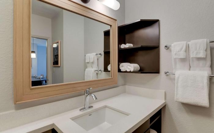 Sonesta Simply Suites Miami Airport Doral.