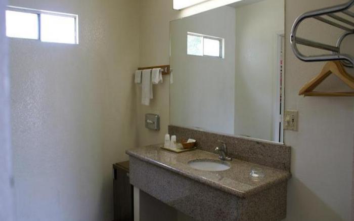 American Inn & Suites LAX Airport