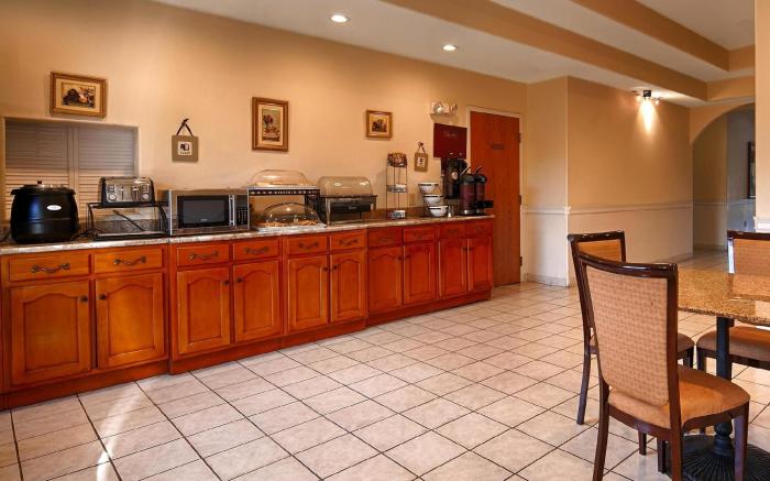 Best Western Plus Bass Hotel & Suites