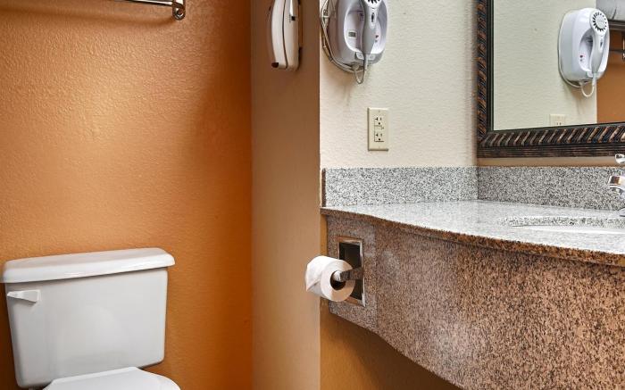 Best Western Plus Bass Hotel & Suites