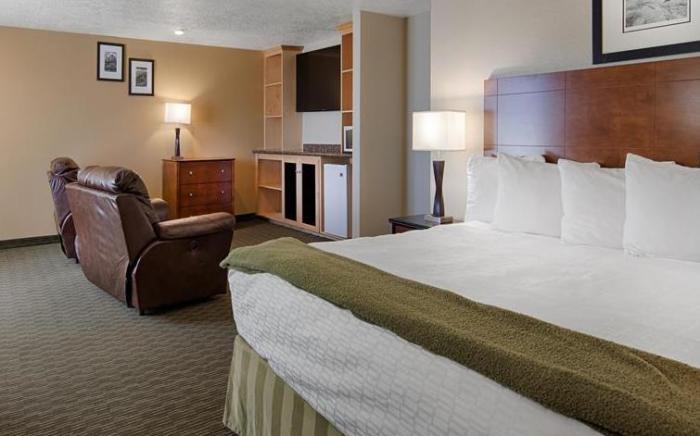 Dinosaur Inn & Suites