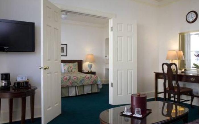Cardinal Hotel