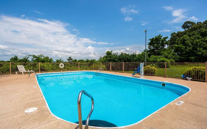 Days Inn by Wyndham Batesville AR