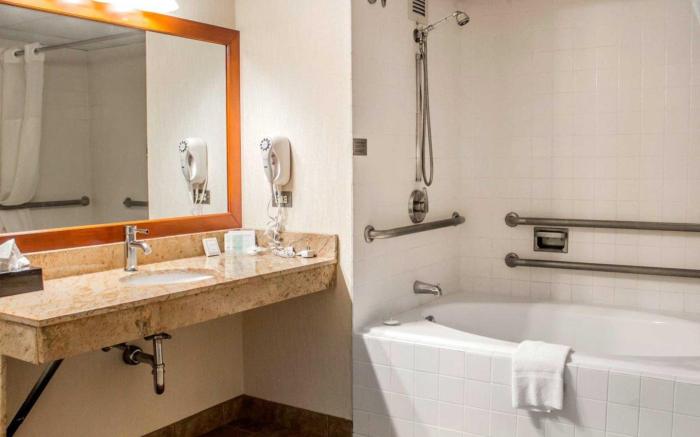 Clarion Hotel Conference Center on Lake Erie