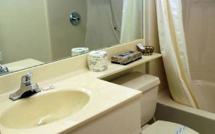 Colonial House Motor Inn