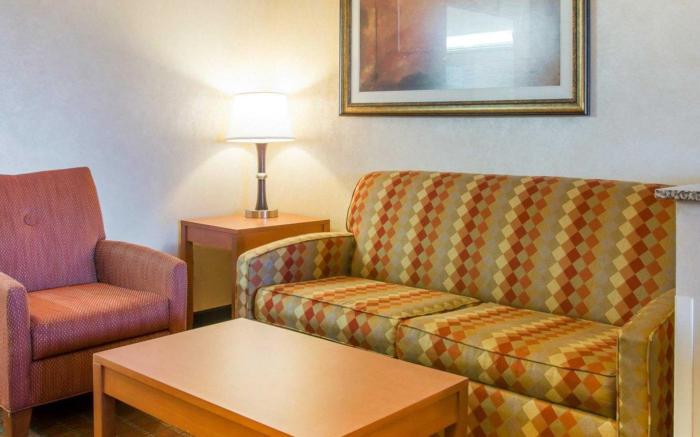 Comfort Suites Auburn Hills-Detroit