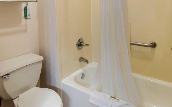 Quality Suites Burleson - Ft. Worth