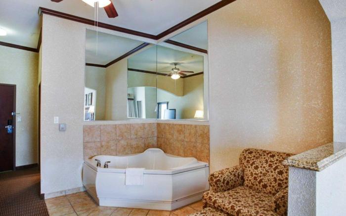 Comfort Suites University Drive