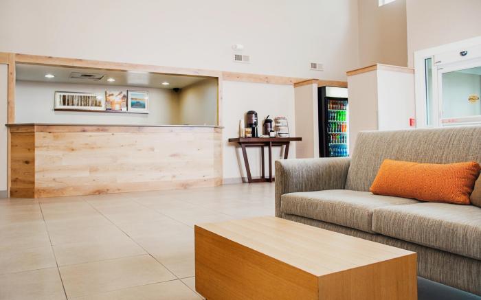 Country Inn & Suites by Radisson, Milwaukee West (Brookfield), WI