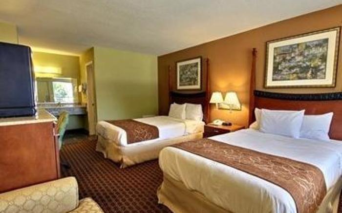 Econo Lodge Inn & Suites Virginia Beach - Norfolk