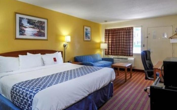 Econo Lodge Near Motor Speedway