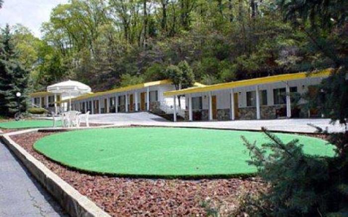 Golden Chain Motel