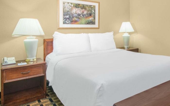 Hawthorn Extended Stay by Wyndham Wichita