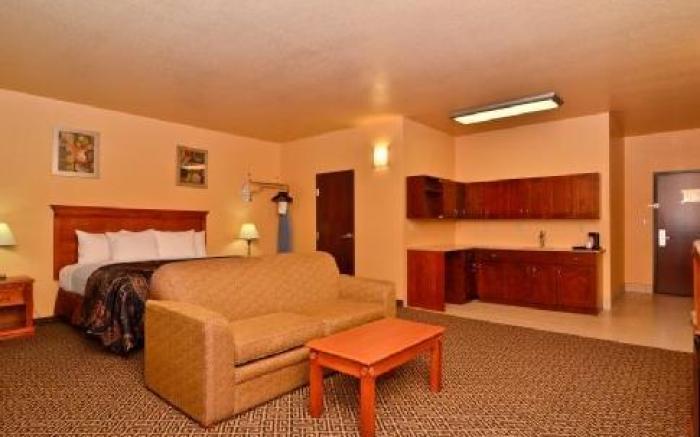 HiWay Inn Express of Broken Bow