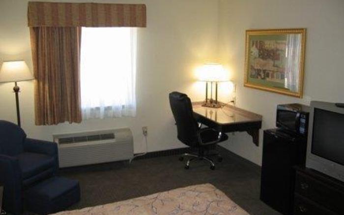 HomeTown Hotel Bryant